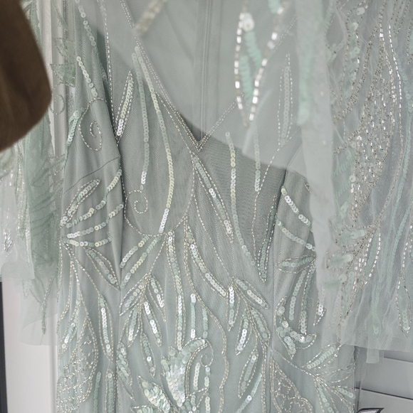 $349 Adrianna Papell All Beaded Cape V-Neck Long Gown Sz 8 Light Green Formal - Picture 15 of 16